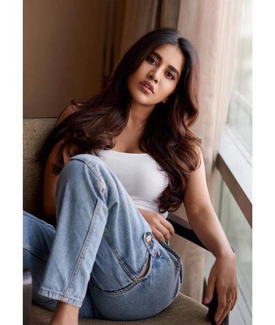 Nabha Natesh Photos: నభా... ప్యాంటుకు ఎన్ని చిరుగులున్నాయో చూసుకున్నావా