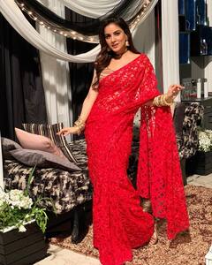 Shraddha Arya Photos: शादी के बाद साड़ी में कुछ इस तरह दिखती हैं श्रद्धा आर्या, खूबसूरती में देती हैं बॉलीवुड एक्ट्रेस को मात