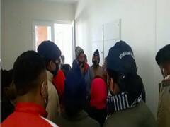 Uttarakhand Assembly Election 2022: सीएम के कार्यक्रम से पहले मसूरी शिफन कोर्ट के बेघर लोगों को पुलिस ने उठाया, अब चुनाव का करेंगे बहिष्कार