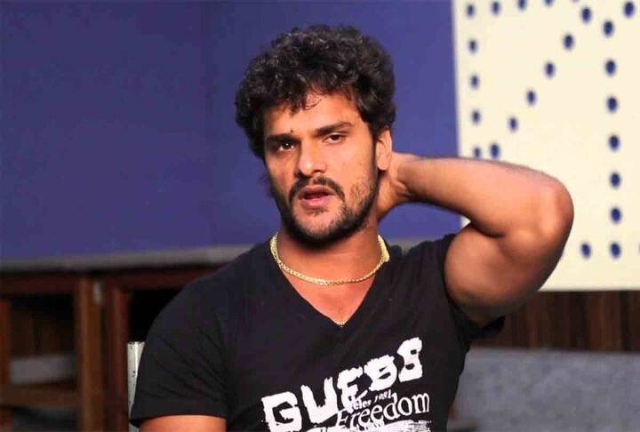 वहीं पवन की इस बात पर रिएक्ट करते हुए खेसारी ने कहा कि, 'खुद को खड़ा करो, भोजपुरी को बड़ा करो. मैं जिन्हें इतना बड़ा मानता था उन्हें मेरे नाम से दिक्कत है. मंच पर इंसान को अच्छे मन से रहना चाहिए, दारू पीकर नहीं जाना चाहिए. दारू पीकर जाना अच्छी बात नहीं है. कुछ लोगों को लगता है कि उनके द्वारा खींची लकीर पर ही दुनिया चलती है, जबकि ये लोग भ्रम में हैं.''