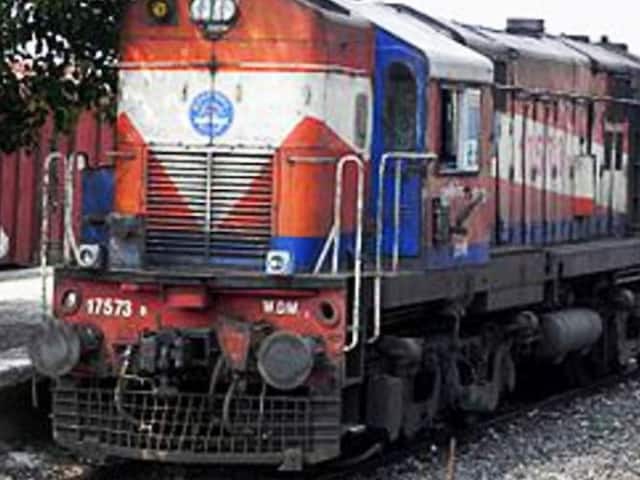 रेलवे एलडीसीई परीक्षा में बड़ा घोटाला : एक ही प्रश्र के 2 उत्तर सही, 3 बार परिवर्तित की मास्टर आंसर की 3 Railway Scam Bihar! Scrap Of Diesel Engine Sold With Forged Documents, Stirred After Scam Ann | अजब-गजबः बिहार में रेलवे घोटाला! जाली दस्तावेज से बेच दिया डीजल इंजन का स्क्रैप, लाखों रुपये की हेराफेरी के बाद हड़कंप