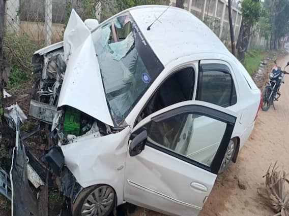 கடலூரில் கட்டுப்பாட்டை இழந்த கார் பனை மரத்தில் மோதி விபத்து - 3 பேர் உயிரிழப்பு கடலூரில் கட்டுப்பாட்டை இழந்த கார் பனை மரத்தில் மோதி விபத்து - 3 பேர் உயிரிழப்பு