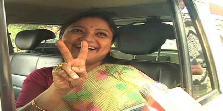 পেশায় চিকিৎসক তৃণমূল প্রার্থী কাকলি সেন। ভোটের ময়দানে নেমে সফল তিনি। ২ নম্বর ওয়ার্ডে জিতলেন কাকলি।