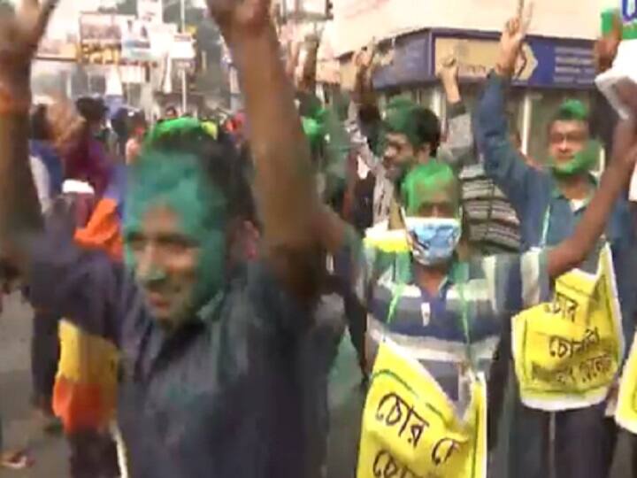 KMC ELECTION RESULT TMC workers celebrating BJP slashes on mamata banerjee party KMC Election Results: कोलकाता निकाय चुनाव में TMC का जलवा, बीजेपी बोली- बंदूक के दम पर लड़ा गया चुनाव