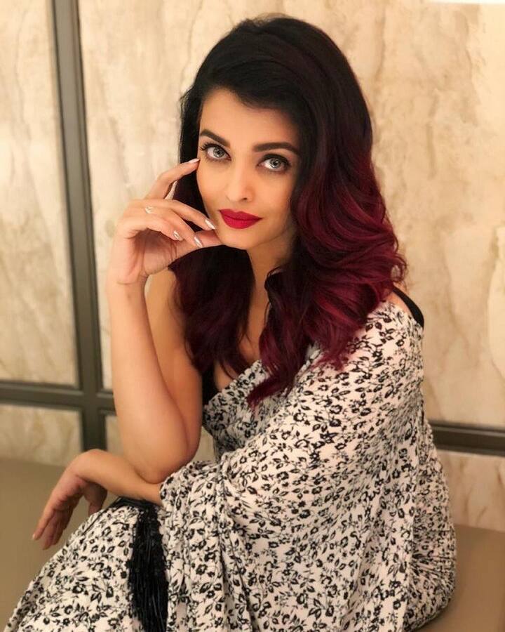 ED सूत्रों ने बताया कि इस मामले की जांच 4 साल पहले शुरू की गई थी और इस जांच के दौरान अभिनेता अभिषेक बच्चन से भी एक बार पूछताछ की जा चुकी है. अमिताभ बच्चन पर भी तय मात्रा से ज्यादा पैसा विदेश में ले जाने का आरोप है. साथ ही उन्होंने विदेशों में कंपनियों में पैसा लगाया. सूत्रों का कहना है कि बच्चन परिवार ने कानूनी सहमति नहीं ली थी जिसके चलते जांच शुरू हुई है.