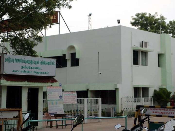 கும்பகோணம் மாநகராட்சியாக தரம் உயர்த்தி அரசாணை வெளியீடு - திமுகவினர் இனிப்பு வழங்கி கொண்டாட்டம்