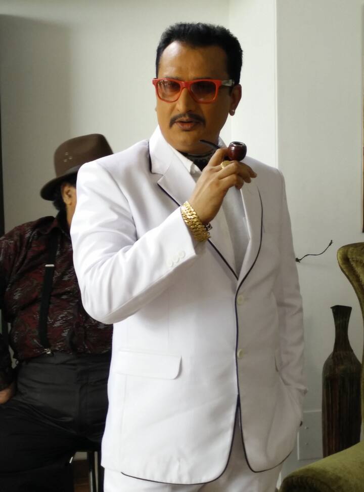 अवधेश मिश्रा भोजपुरी सिनेमा के चर्चित अभिनेता हैं. वह अपनी नेगेटिव भूमिकाओं के लिए खूब पसंद किये जाते हैं. एक्टर बनने से पहले वह ड्राइवरी करके घर का खर्च चलाते थे.