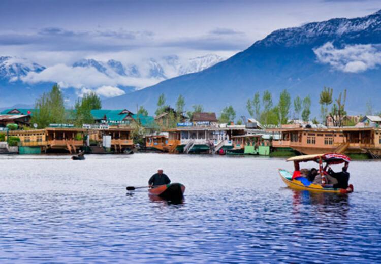 Best lakes to be explored by tourism in India for winter season 2021 and for new year 2022 Tour ப்ளான் பண்ணியாச்சா? Beach மட்டுமில்ல.. இந்த ஏரிகளும் டாப் க்ளாஸ்.. பெஸ்ட் ஏரிகளின் லிஸ்ட் இதோ..