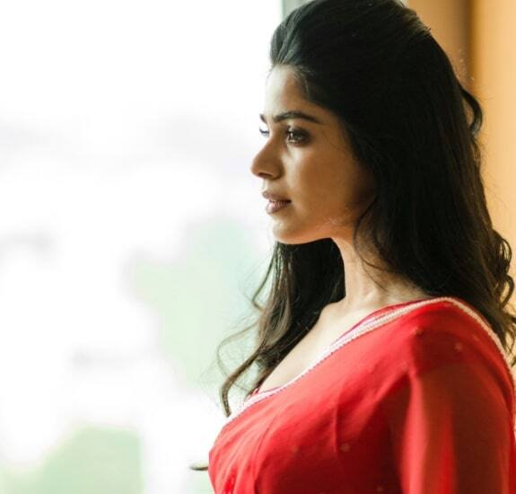 சாய்ந்து சாய்ந்து நீ பார்த்தால் விண் மண்ணில் இறங்கும்