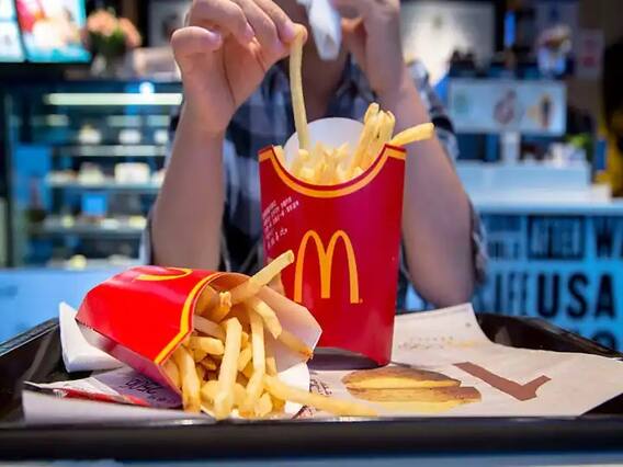 जपानमध्ये फ्रेंच फ्राइजचा तुटवडा; McDonald's ला उचलावे लागले हे पाऊल जपानमध्ये फ्रेंच फ्राइजचा तुटवडा; McDonald's ला उचलावे लागले हे पाऊल
