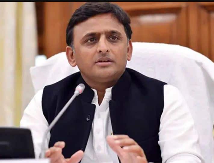 अखिलेश यादव- सबसे पहले बात करते हैं समाजवादी पार्टी के मुखिया अखिलेश यादव की. वे साल 2014 से 2017 तक यूपी के सीएम पद पर काबिज रहे थे. उन्होंने बीटेक की पढ़ाई मैसूर से की थी इसके बाद हायर एजुकेशन के लिए वे आस्ट्रेलिया चले गए थे. यहां की यूनिवर्सिटी ऑफ सिडनी से अखिलेश यादव ने एनवायरमेंटल इंजीनियरिंग में मास्टर्स की डिग्री हासिल की थी.