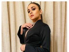 Amruta Khanvilkar Photos : अमृता खानविलकरच्या मादक अदांची चाहत्यांना भूरळ, फोटोंवर लाईक्सचा वर्षाव