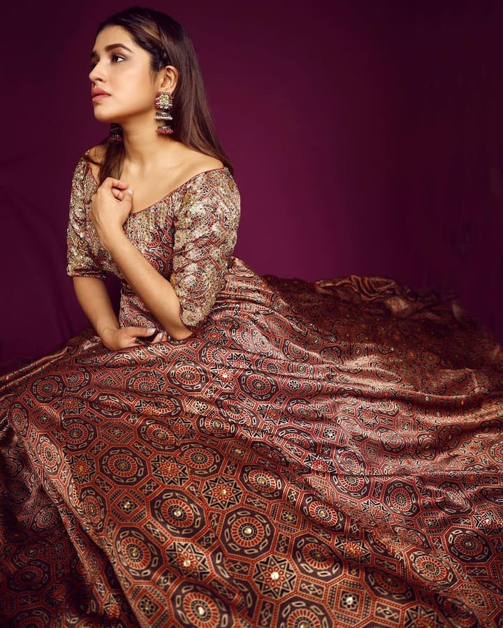 अनेकांनी तिच्या या फोटोला कमेंट्स आणि लाइक्स केले आहेत. (Photo:@sanskruti_balgude_official/IG)