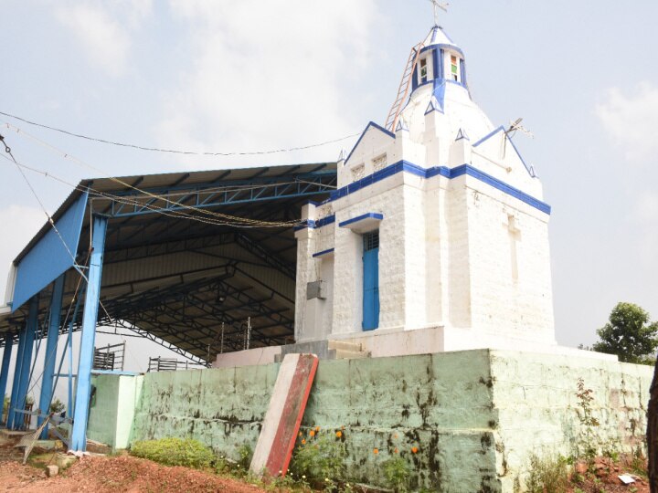 மலை மீது சிலுவை நட்டு 5 ஏக்கர் அரசு நிலம் ஆக்கிரமிப்பு - சர்ச் கட்டடத்தை தவிர்த்து மற்றவற்றை அகற்ற உத்தரவு