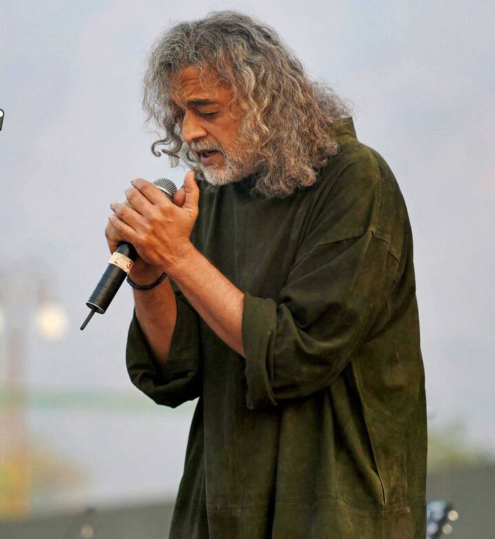 सिंगर लकी अली ने सबसे पहले विदेशी लड़की से शादी की थी. लकी अली ने इसके बाद दूसरी शादी इनाया नाम की लड़की से की. सिंगर ने तीसरी शादी 2010 में ब्रिटिश मॉडल के साथ की.