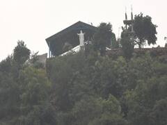 மலை மீது சிலுவை நட்டு 5 ஏக்கர் அரசு நிலம் ஆக்கிரமிப்பு - சர்ச் கட்டடத்தை தவிர்த்து மற்றவற்றை அகற்ற உத்தரவு