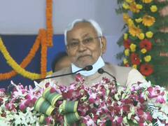 Samaj Sudhar Abhiyan: बापू की प्रतिमा पर फूल चढ़ाकर CM नीतीश ने किया प्रणाम, कहा- पुरानी स्थिति कैसी थी ये याद करें