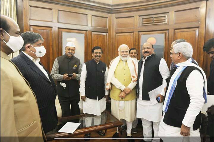 विरोधी पक्षांच्या नेत्यांनी घेतली पंतप्रधान नरेंद्र मोदींची भेट (Photo :@ANI/Twitter)