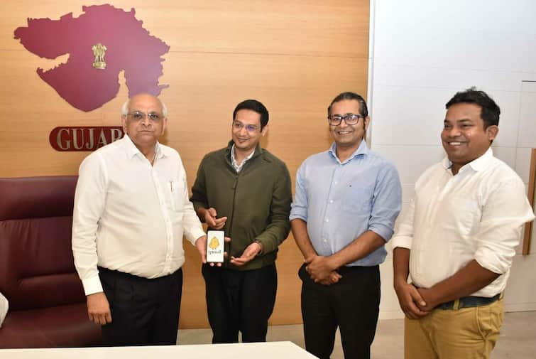 Koo App Co founder Mayank Bidawatka meet Gujarat CM bhupendra patel in Gandhinagar કુ એપના કૉ-ફાઉન્ડરે મુખ્યમંત્રી ભૂપેન્દ્ર પટેલ સાથે કરી મુલાકાત, સીએમે એપમાં ગુજરાતી ભાષાને કરી લૉન્ચ