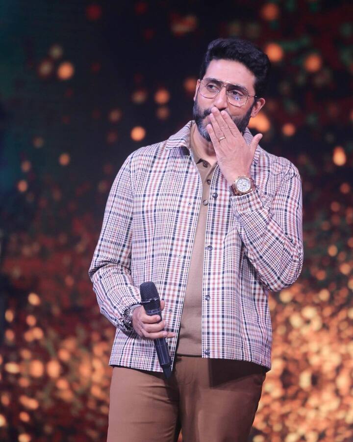 इस लिस्ट में अभिनेता अभिषेक बच्चन (Amitabh Bachchan) का भी नाम शामिल हैं. उन्होंने फिल्म 'दिल्ली 6' (Delhi 6) के प्रमोशन के लिए 12 घंटे में 1800 किमी की दूरी तय की थी.