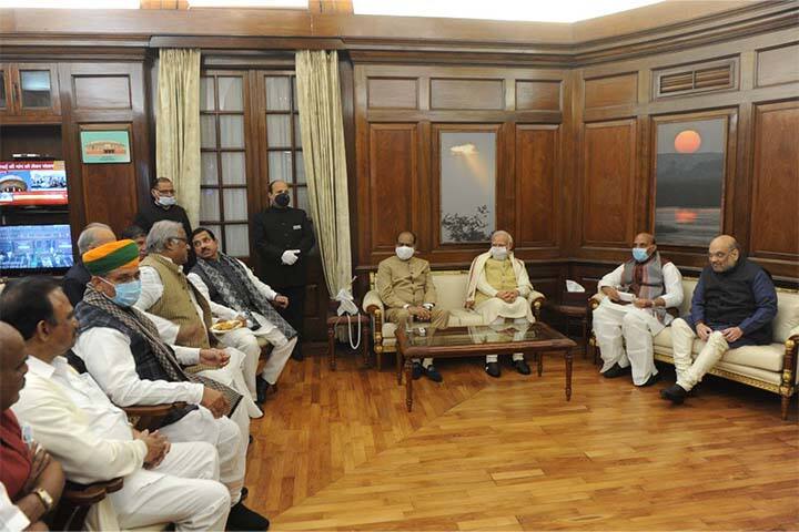 अधिवेशन संपल्यानंतर लोकसभा अध्यक्षांच्या दालनात केंद्रीय मंत्र्यांची बैठक (Photo :@ANI/Twitter)