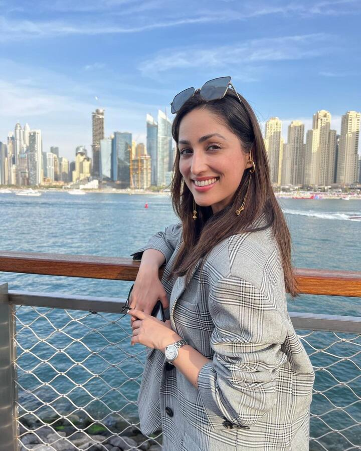 एक्ट्रेस यामी गौतम (Yami Gautam) को भी केन्द्रीय जांच एजेंसियों के सवालों का सामना करना पड़ा. उन पर FEMA के नियमों के उल्लंघन का आरोप लगा.