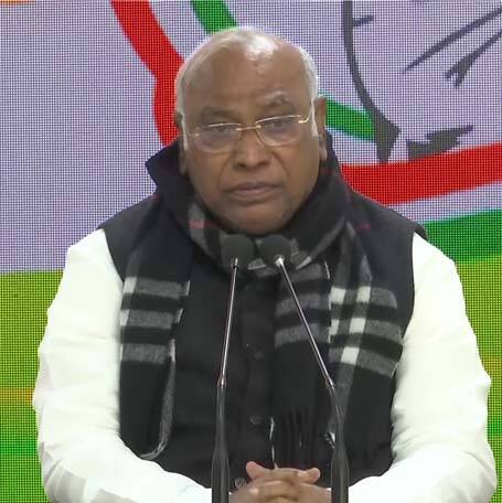 हिवाळी अधिवेशनात आम्हाला बेरोजगारी आणि महागाईवर चर्चा हवी होती, पण ती झाली नाही : मल्लिकार्जून खर्गे (Photo :@ANI/Twitter)