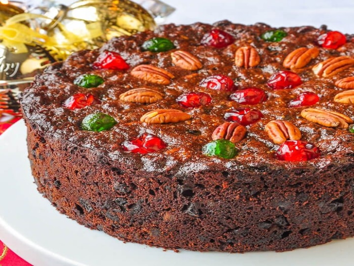 New year 2019: Make creamy chocolate cake for New Year celebration, here's  the method... । New year 2019: न्यू ईयर सेलिब्रेशन के लिए बनाएं क्रीमी  चॉकलेट केक, यहां है विधि...