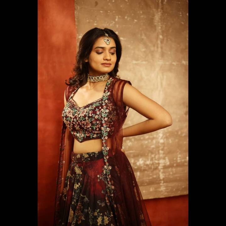 मराठी मालिका आणि नाटकातून घराघरात पोहोचलेली हृता दुर्गुळे सोशल मीडियावर चांगलीच ऍक्टिव्ह असते. ( photo: hruta12/ig)