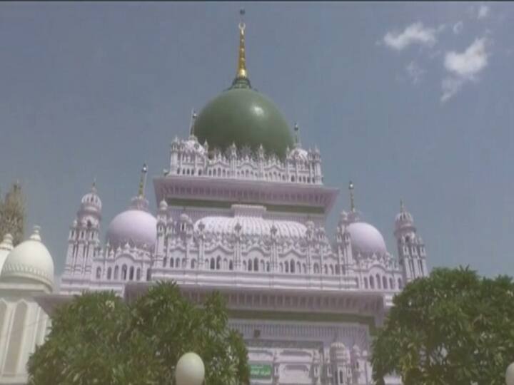 UP Elections 2022: Barabanki की इस मजार पर पहुंचते हैं राजनेता, एकसाथ मत्था टेकते हैं हिंदू और मुस्लिम UP Election 2022 Politicians reach this shrine of Barabanki Hindus and Muslims bow together ann UP Elections 2022: Barabanki की इस मजार पर पहुंचते हैं राजनेता, एकसाथ मत्था टेकते हैं हिंदू और मुस्लिम