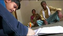 Kamareddy: పుట్టుకతోనే రెండు చేతులు పనిచేయవు.. విధిని ఎదిరించి, సంకల్పంతో అక్షరాలు దిద్దాడు..