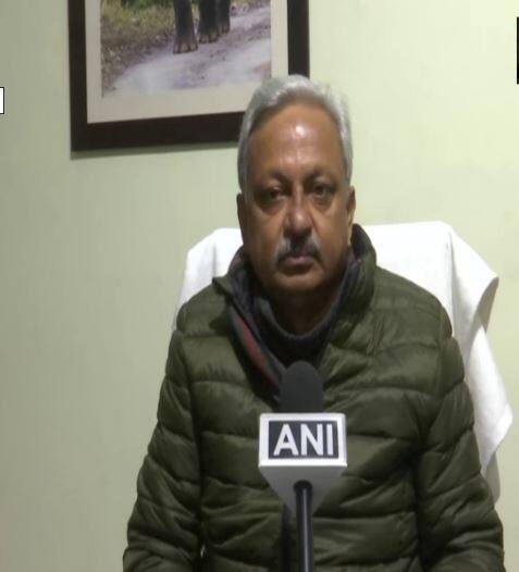 वहीं लखनऊ चिड़ियाघर के उप निदेशक उत्कर्ष शुक्ला ने बताया कि, “ठंड की तैयारी हम अक्टूबर से ही शुरू कर देते हैं. शेर के लिए हीटर और हिरण के लिए चटाई बिछाई गई है जिससे वो ठंड से बचे रहें.”