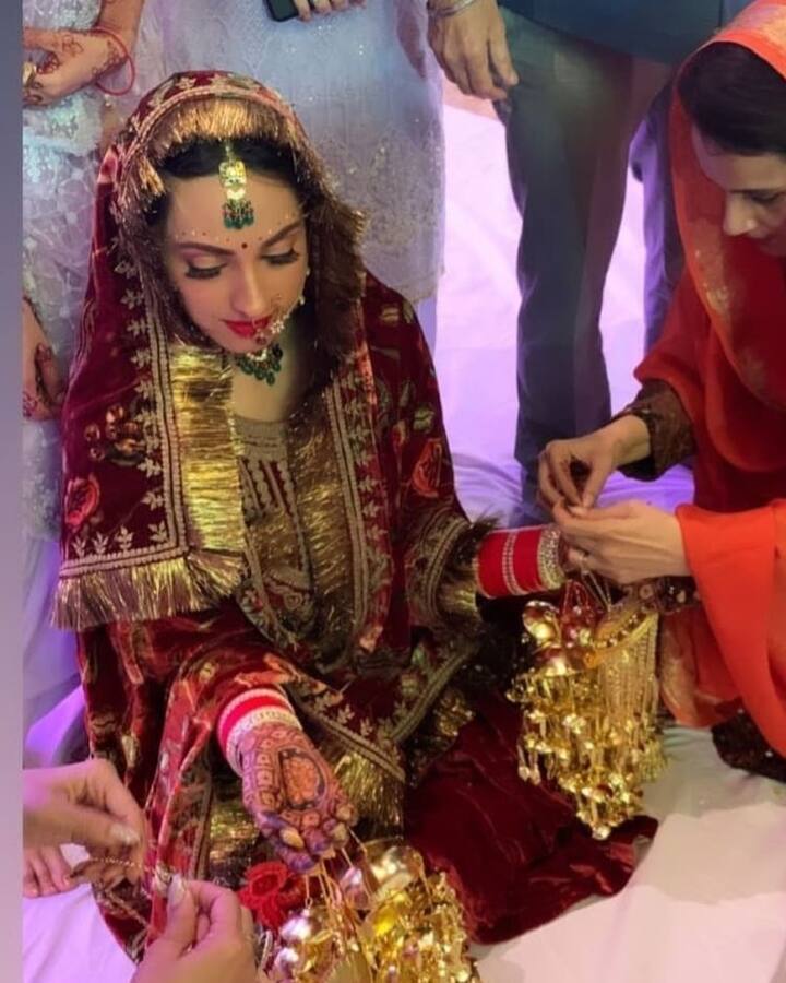 Gurpreet's friend shared a series of unseen pictures from her wedding on social media to extend her warm wishes to the bride and groom. For her wedding, Gurpreet wore a maroon traditional outfit. (Source- winnie1686/ Instagram)