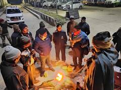 Chhatisgarh News: कड़कड़ाती ठंड के बीच रात में लोगों के लिए चाय बिस्कुट लेकर निकले सूरजपुर कलेक्टर और एसपी