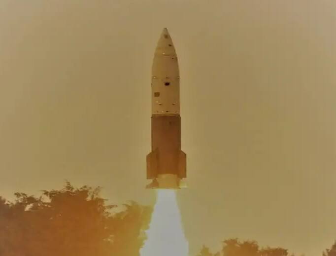 India Successfully Tests 'Pralay' Missile જમીનથી જમીન પર પ્રહાર કરનારી Pralay બેલેસ્ટિક મિસાઇલનું પરીક્ષણ સફળ, 500 કિમી સુધી ભેદી શકે છે ટાર્ગેટ