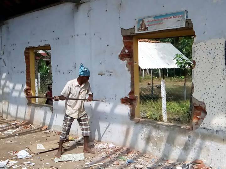 Demolition of damaged school buildings in Thanjavur district தஞ்சாவூர் மாவட்டத்தில் இடிந்து விழும் நிலையில் உள்ள 96 பள்ளி கட்டடங்களை இடிக்கும் பணிகள் தொடக்கம்