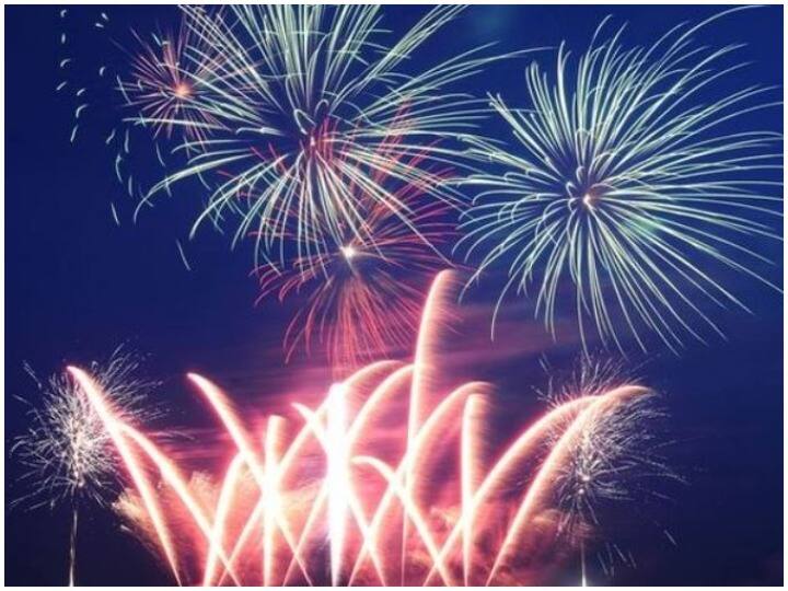 Christmas 2021 New Year 2022 Celebration Public Gathering Ban in Delhi Due To Omicron Variant Alerts DDMA ANN दिल्ली में क्रिसमस और न्यू ईयर पर नहीं होगा कोई कल्चरल इवेंट और गैदरिंग, DDMA ने जारी की ये गाइडलाइंस