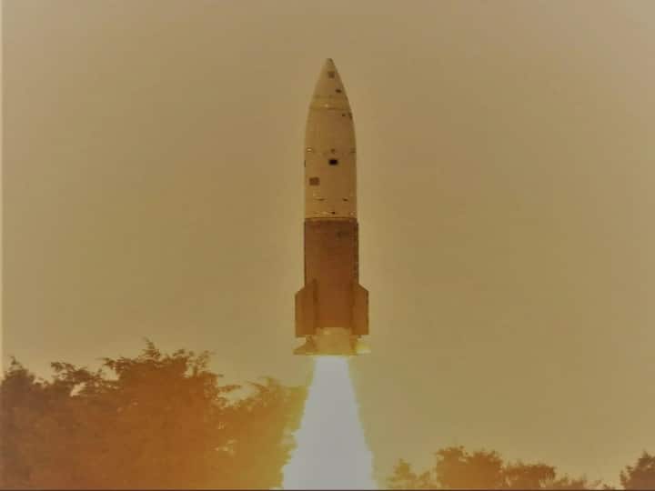 India successfully test fired Pralay surface to surface ballistic missile DRDO Watch: जमीन से जमीन पर मार करने वाली Pralay बैलिस्टिक मिसाइल का टेस्ट सफल, 500 किमी तक भेद सकती है टारगेट