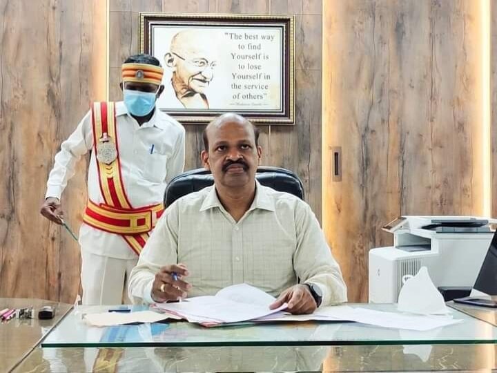 பணம் எங்கு உள்ளதோ அங்குதான் கடலூர் ஆட்சியரும் செல்வார் - பாமக மாவட்ட செயலாளர் குற்றச்சாட்டு