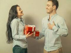 करवा चौथ के मोके पर अपनी पत्नी को दें ये गिफ्ट, हर महीने होगी कमाई