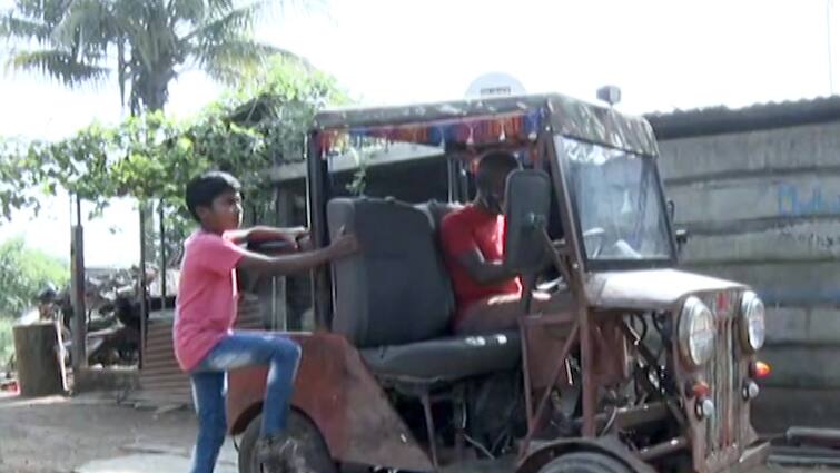 Maharashtra  Sangli  Mini Gypsy made by Dattatraya Lohar सांगलीतील रॅन्चोची महाराष्ट्रभर चर्चा; दत्तात्रय लोहारांनी बनवली 'मिनी जिप्सी'