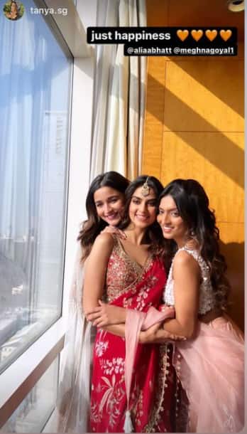 Alia looks gorgeous as she struck a pose with the bride. The actress might soon tie-the-knot herself with actor Ranbir Kapoor. The two have been painting the town red with their mushiness.