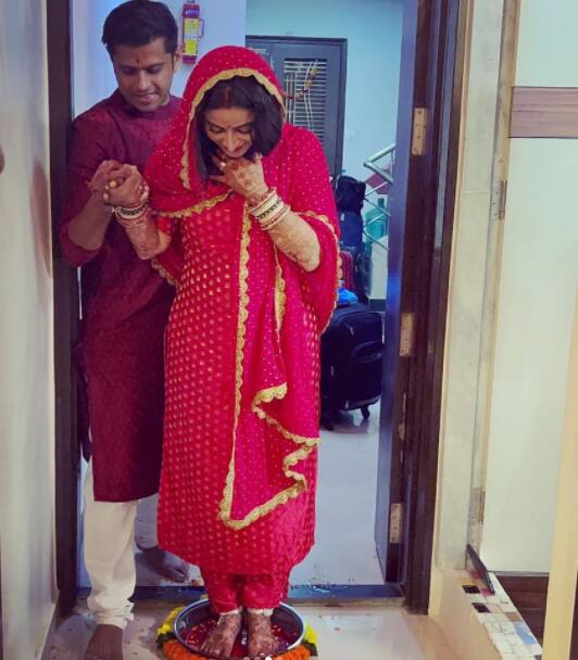 Aishwarya Sharma also shared glimpses from her 'grih-pravesh ceremony'.