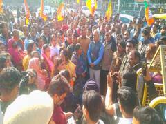 Udaipur News: प्रभारी मंत्री के कार्यक्रम में भाजपा का उग्र प्रदर्शन, उद्घाटन कार्यक्रम में नेता प्रतिपक्ष को नहीं बुलाने से थे नाराज