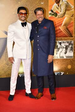 Ranveer Singh 83 Movie Premiere: जब रीयल लाइफ Kapil Dev से मिले बड़े पर्दे के कपिल देव, दिखा दोनों का जोशीला अंदाज