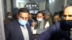 CM Pushkar Dhami के हाथ में हुआ फ्रैक्चर, क्रिकेट खेलते वक्त लग गई थी चोट | Uttarakhand