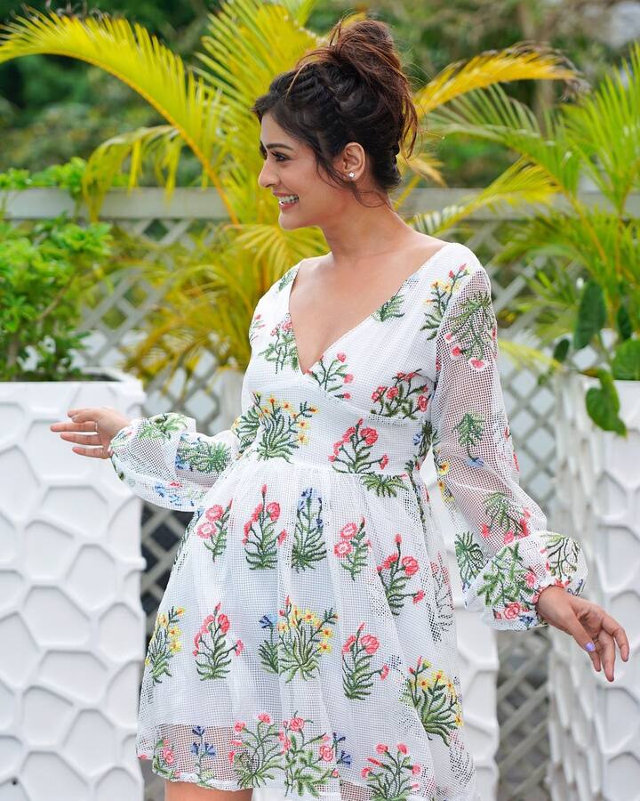 పూల గౌనులో అప్పుడు విరిసిన తెల్ల చామంతిలా ఉంది ఆర్ఎక్స్100 బ్యూటీ - Image credit: Paayal Rajput/ Instagram