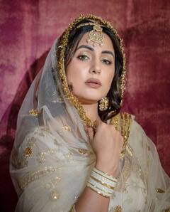 Hina Khan Pics: ஹோம்லி லுக்கில் கிறங்கடிக்கும் ஹினா கான்....!