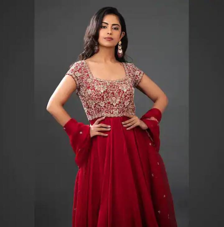 बालिका वधू फेम अविका गोर तेलुगु इंडस्ट्रीमध्ये धमाल करतेय. अविकानं झी 5ची फिल्म नेटमध्ये मुख्य भूमिका निभावलीय.