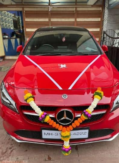 कार के घर आने पर रानी ने पूजा भी की. उन्होंने अपनी खुशी जाहिर करते हुए लिखा कि रानी और उसकी नई सवारी, मै खुश हूं.